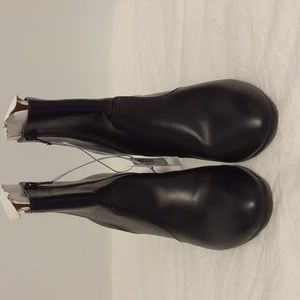 Faux Leather Block Heel Ankle Boots in Black - Old Navy - Size 8